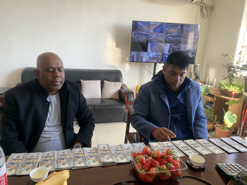 Latest company news about Zuid-Afrikaanse klanten bezoeken de fabriek